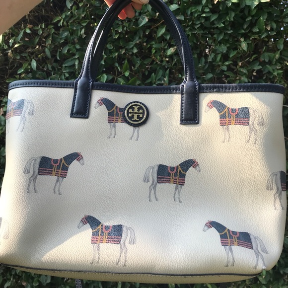 Tory Burch Handbags - Tory Burch Kerrington Crossbody Shopper